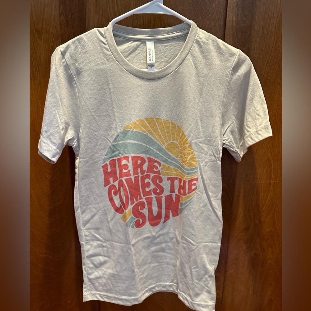 Mountain Moverz Brand NEW t-Shirt Women’s Size XS